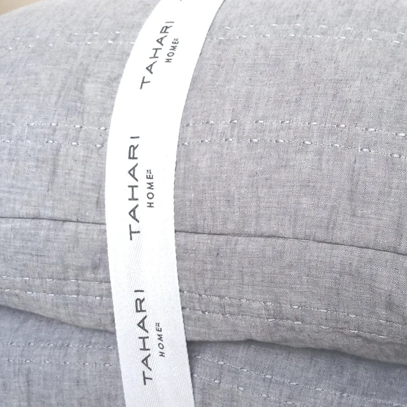 *Relisted* Tahari Home Set of 2 Euro Pillows Shams Pillow Inserts Chambray Blue - Picture 6 of 8